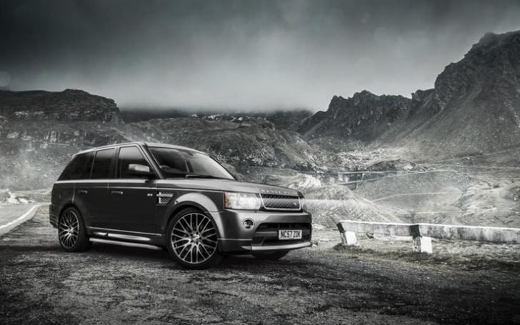 Mel Gibson loves to ride his Range Rover Sports car especially on mountain drives and long road trips.