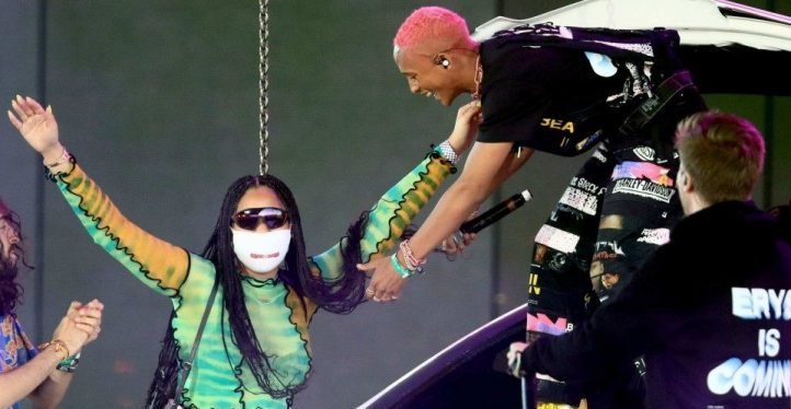 Jordyn Woods graced the audience with stunning dancing performance in the air with Jaden.