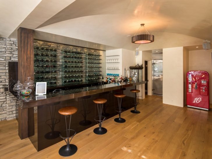 Brooks says the mansion provide state-of-the-art amenities to give you the perfect relaxation in the comforts of your home.