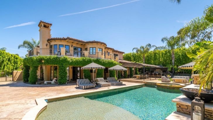 You can now avail and own Cuoco's former mansion for a staggering $6.9 million!