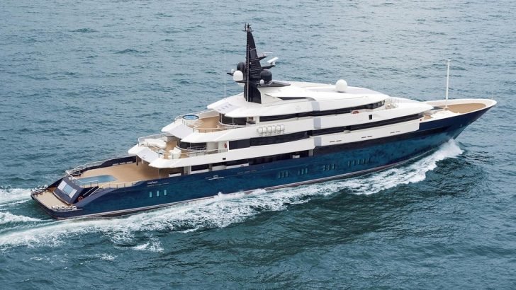 Spielberg spent an astounding $200 million to build his massive 86-m Seven Seas yacht.