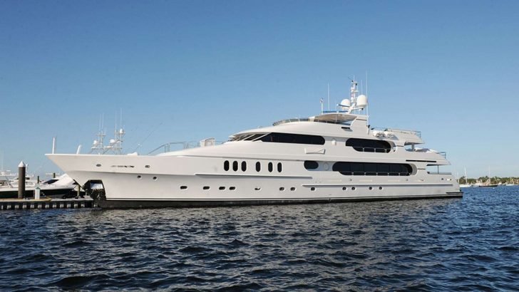 Woods reportedly bought the said vessel in 2004 for an astounding $20 million!