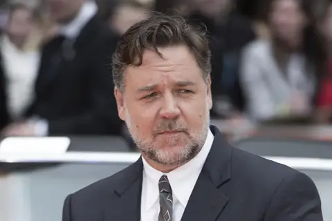 You Won’t Believe What Russell Crowe Once Bought from Leonardo DiCaprio for $35,000