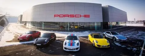 Very Obvious Design Flaw in $120,000 Luxury Porsche Cayenne… Can You Spot it?