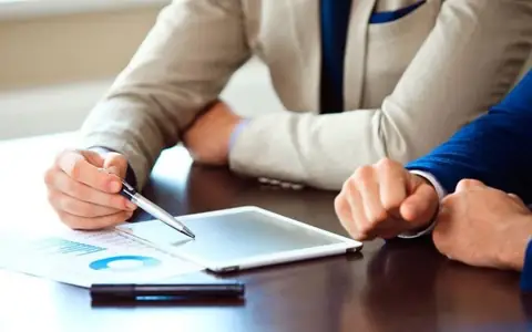 What Qualities To Look For In A Financial Adviser