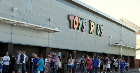Toys R Us Employees Facing Tough Times