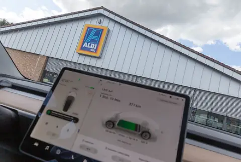 Electric Car Manufacturers Will No Support Having Touchscreen Video Games in Their Cars