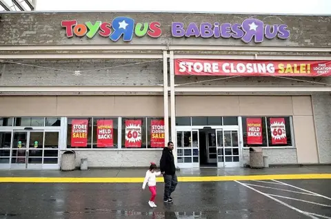 An Anonymous Donor Buys Toys Worth $1 Million from Toys “R” Us!