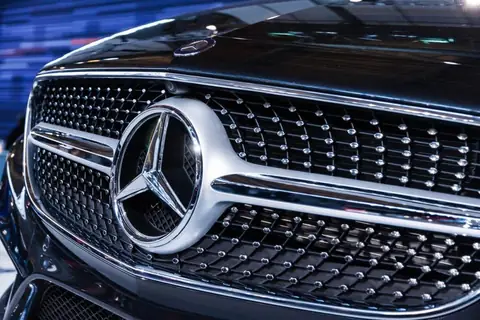 Software Glitch in Mercedes Benz Cars – Million Vehicles Called Back for Safety Purposes