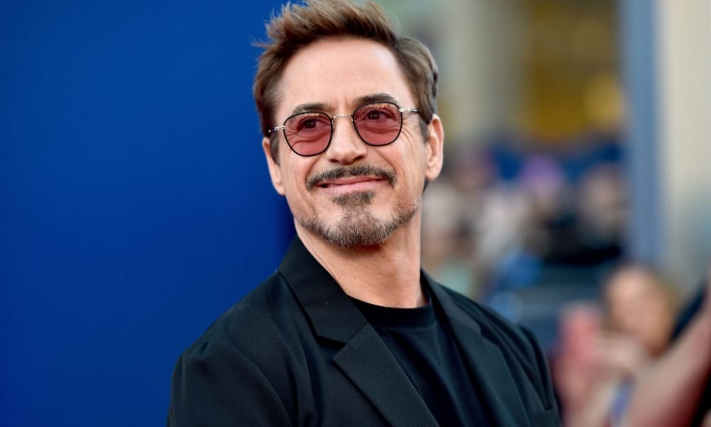 Robert Downey Jr. Makes Grand Entrance at Avengers Premiere in This ...