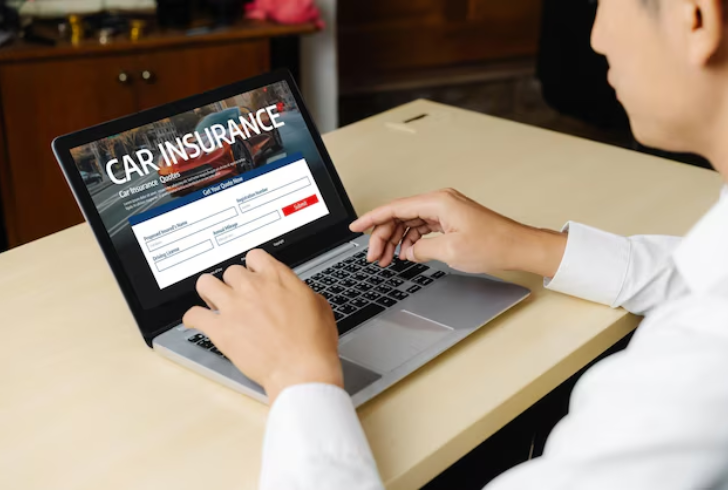 Driver applying for mileage insurance online